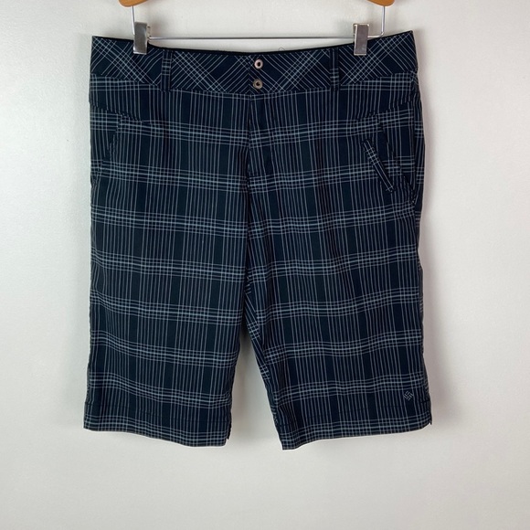 ✨3/$25✨ Columbia Black & Grey Bermuda Shorts - 10 - Picture 1 of 7
